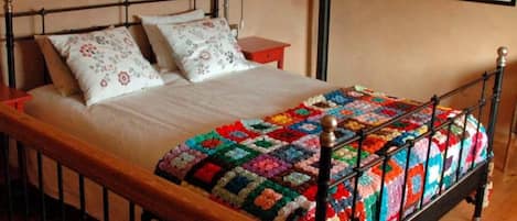 Minibar, bed sheets