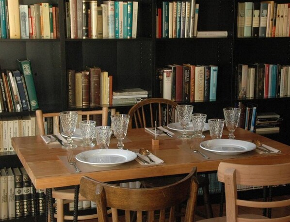 Breakfast, lunch, dinner served; local cuisine 