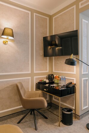 Narikala Suite | Két bảo mật tại phòng, bàn, khu vực làm việc phù hợp cho laptop 