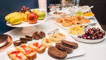 Free daily buffet breakfast