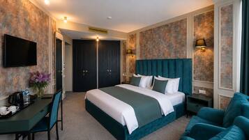 Superior Room, 1 King Bed | In-room safe, desk, laptop workspace, iron/ironing board