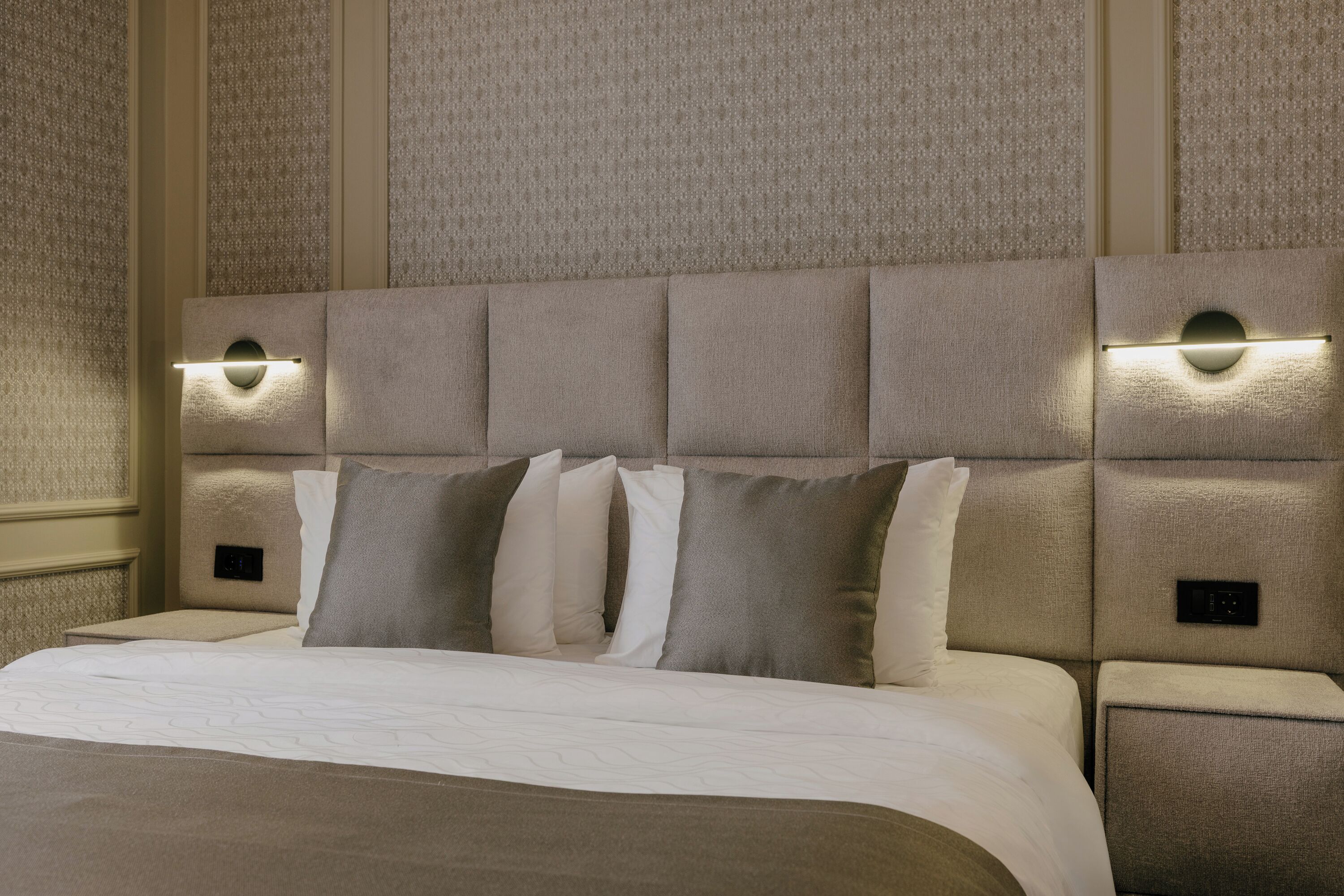 King Gorgasali Suite | In-room safe, desk, laptop workspace, iron/ironing board