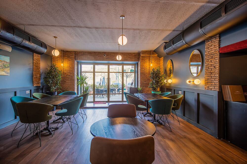 King Gorgasali Hotel