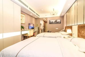 Departamento empresarial, varias camas | Escritorio, cortinas blackout, wifi gratis y ropa de cama 