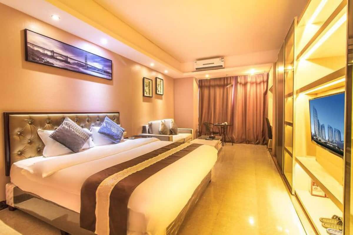 Superior Double Room | Desk, blackout drapes, free WiFi, bed sheets