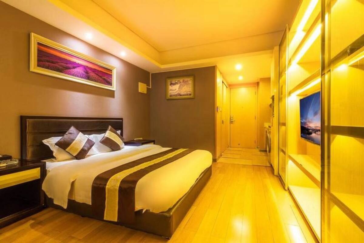 Deluxe Twin Room, City View | Desk, blackout drapes, free WiFi, bed sheets