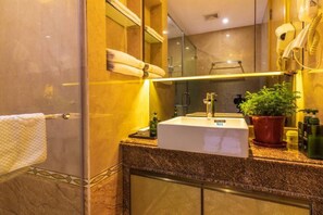 Deluxe Double Room, City View | Bathroom - Atlantis International Holiday Apartment Hotel - Pazhou Guangzhou Tower (Guangzhou)