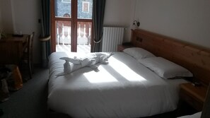 Chambre Double, vue montagne