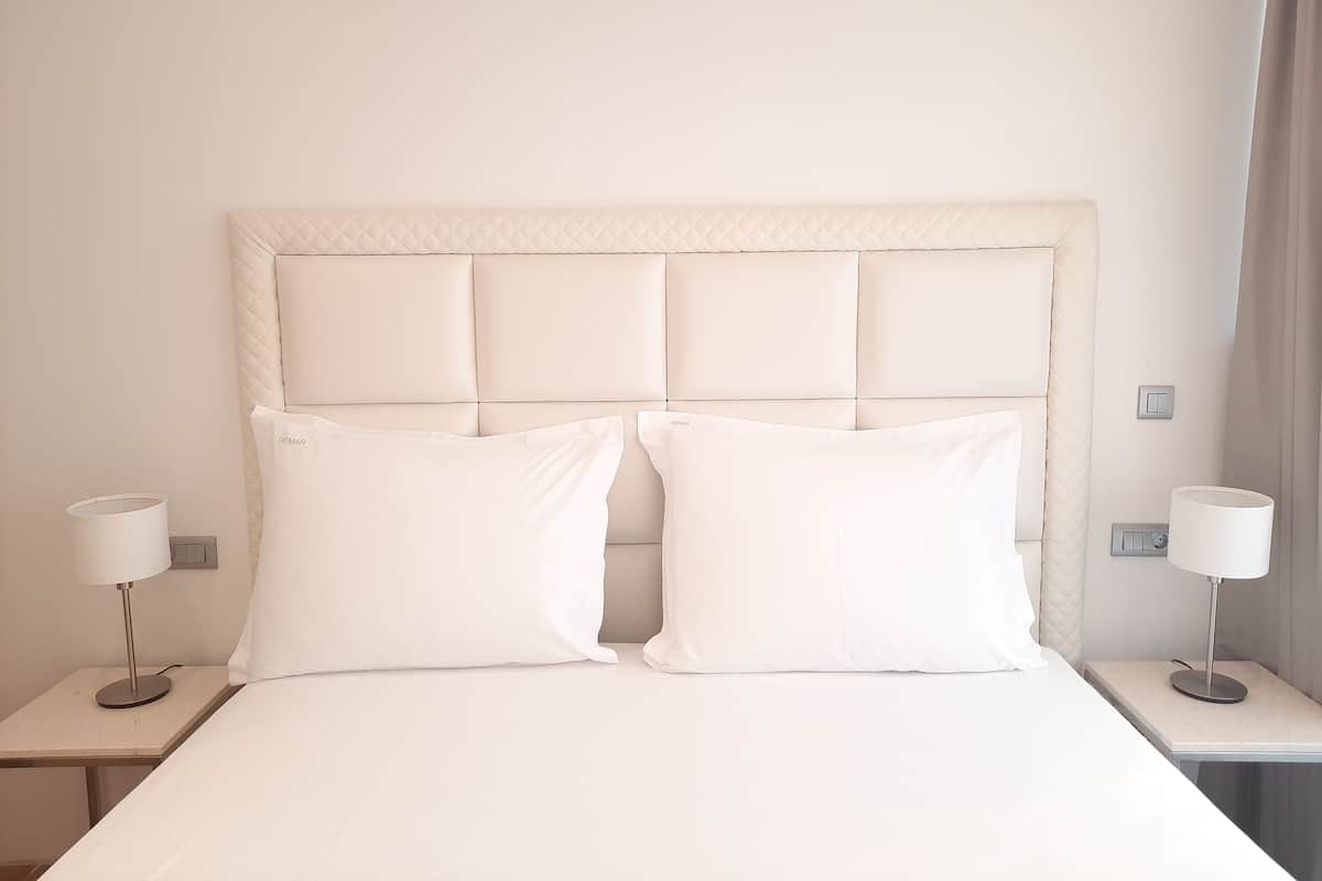 King Suite | Premium bedding, Select Comfort beds, minibar, in-room safe