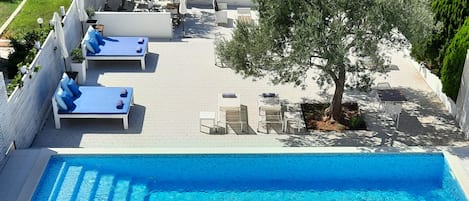 2 outdoor pools, pool umbrellas, pool loungers