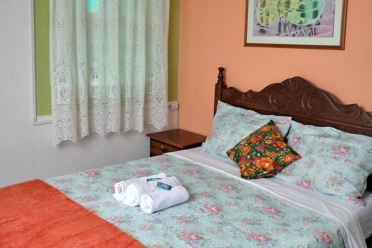 Minibar, desk, free WiFi, bed sheets