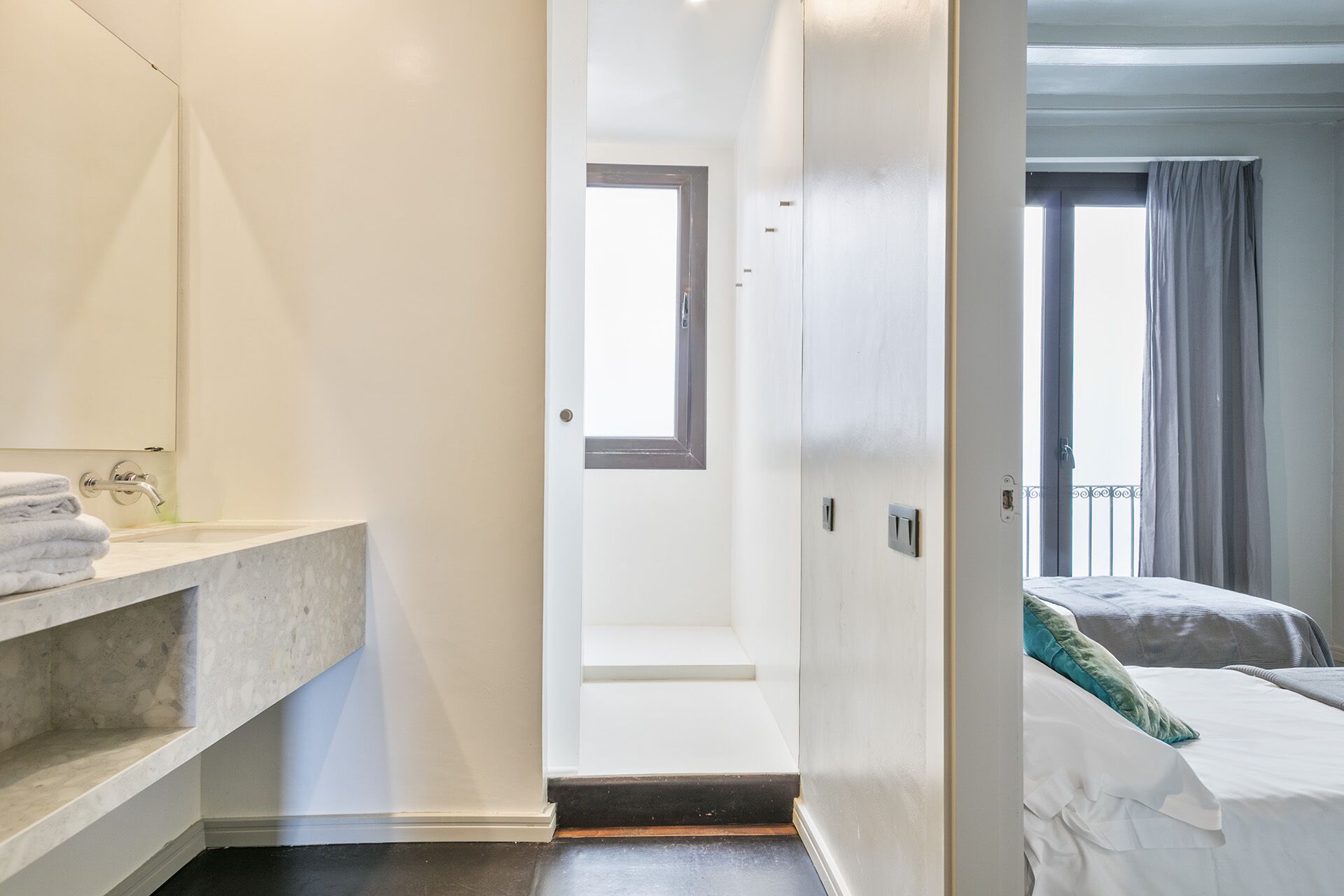 Apartment, 2 Bedrooms | Bathroom | Shower, hair dryer, towels, toilet paper