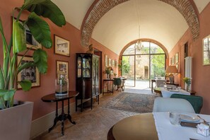 Free daily buffet breakfast - Villa Scorzi (Calci)