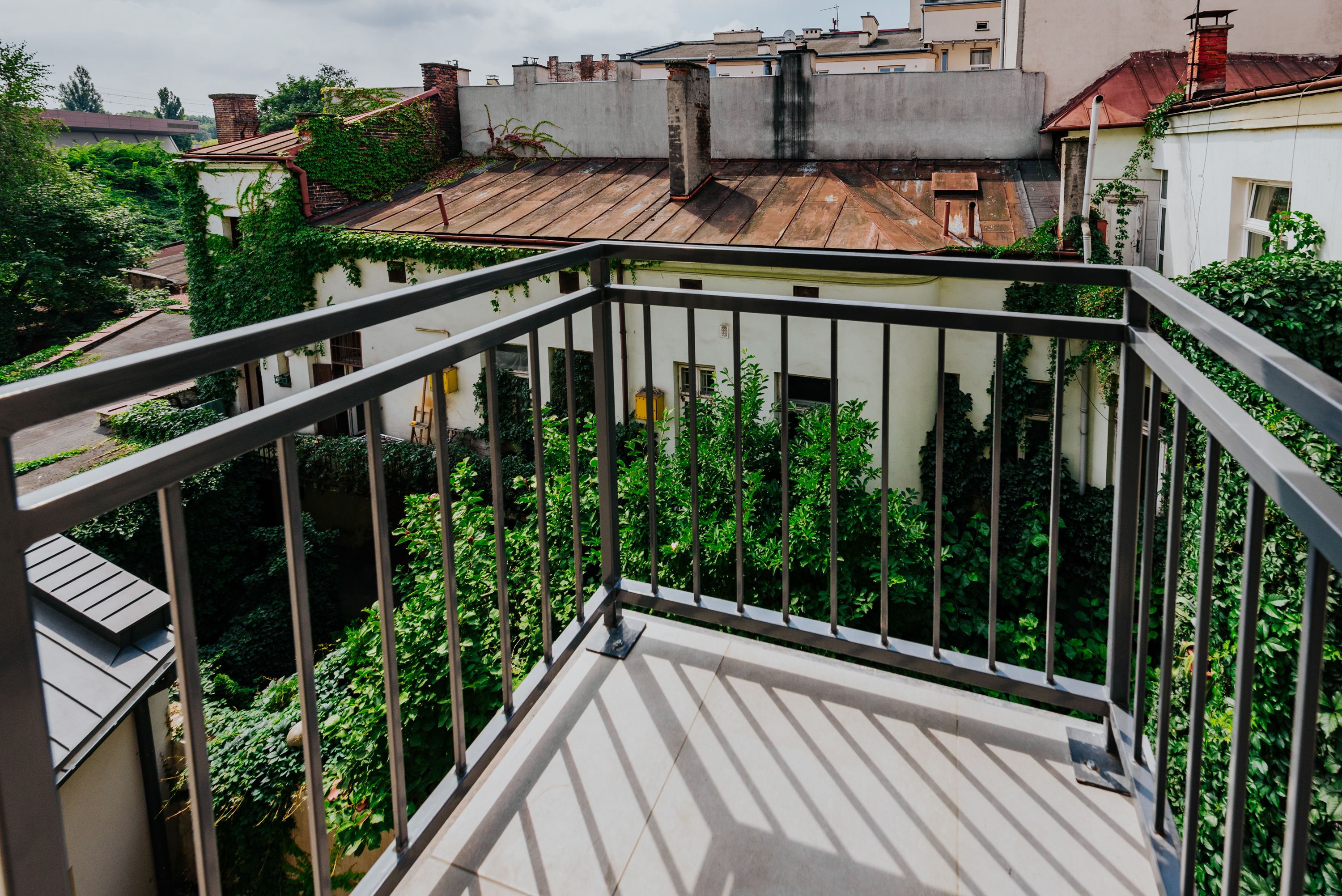 deluxe apartment, 1 bedroom, non smoking | individually decorated, individually furnished, iron/ironing board