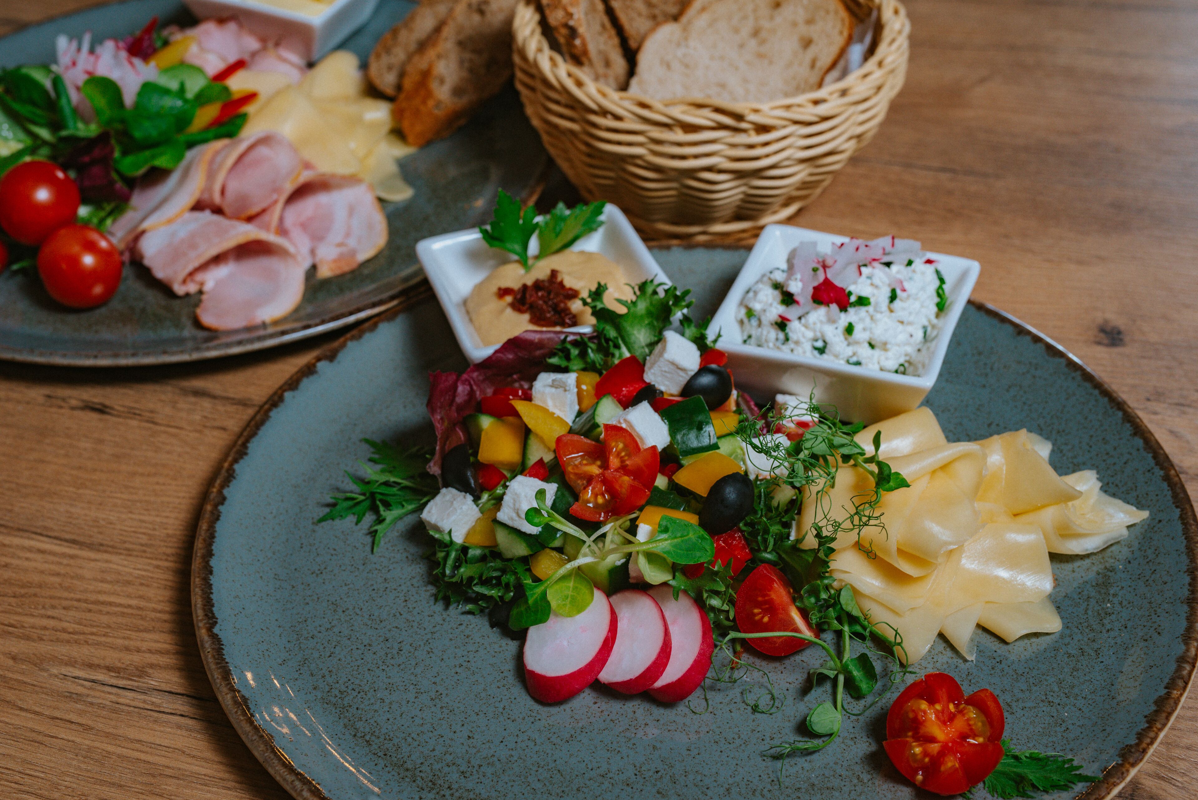 daily cooked-to-order breakfast (pln 30 per person)