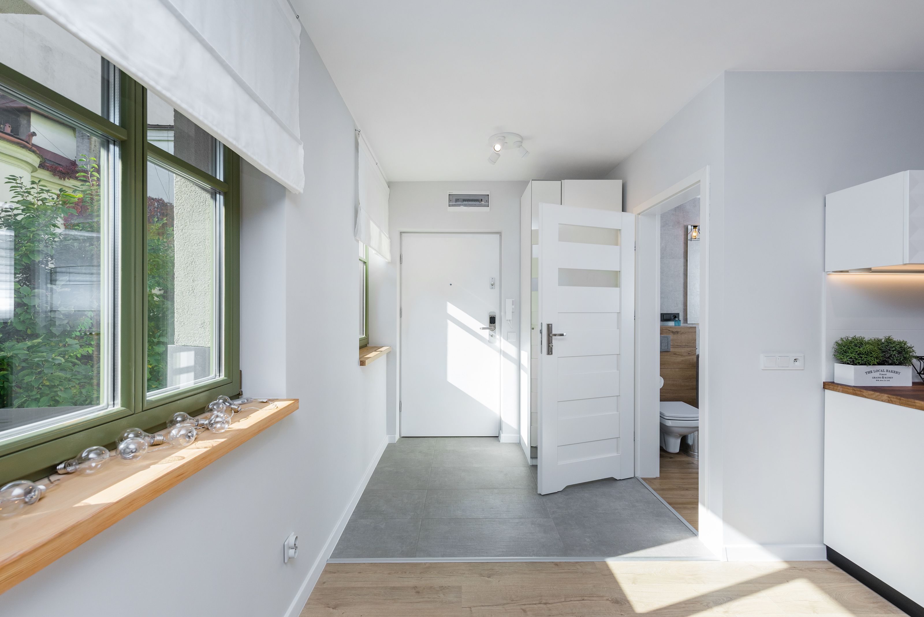 design studio suite, 1 queen bed, non smoking | individually decorated, individually furnished, iron/ironing board