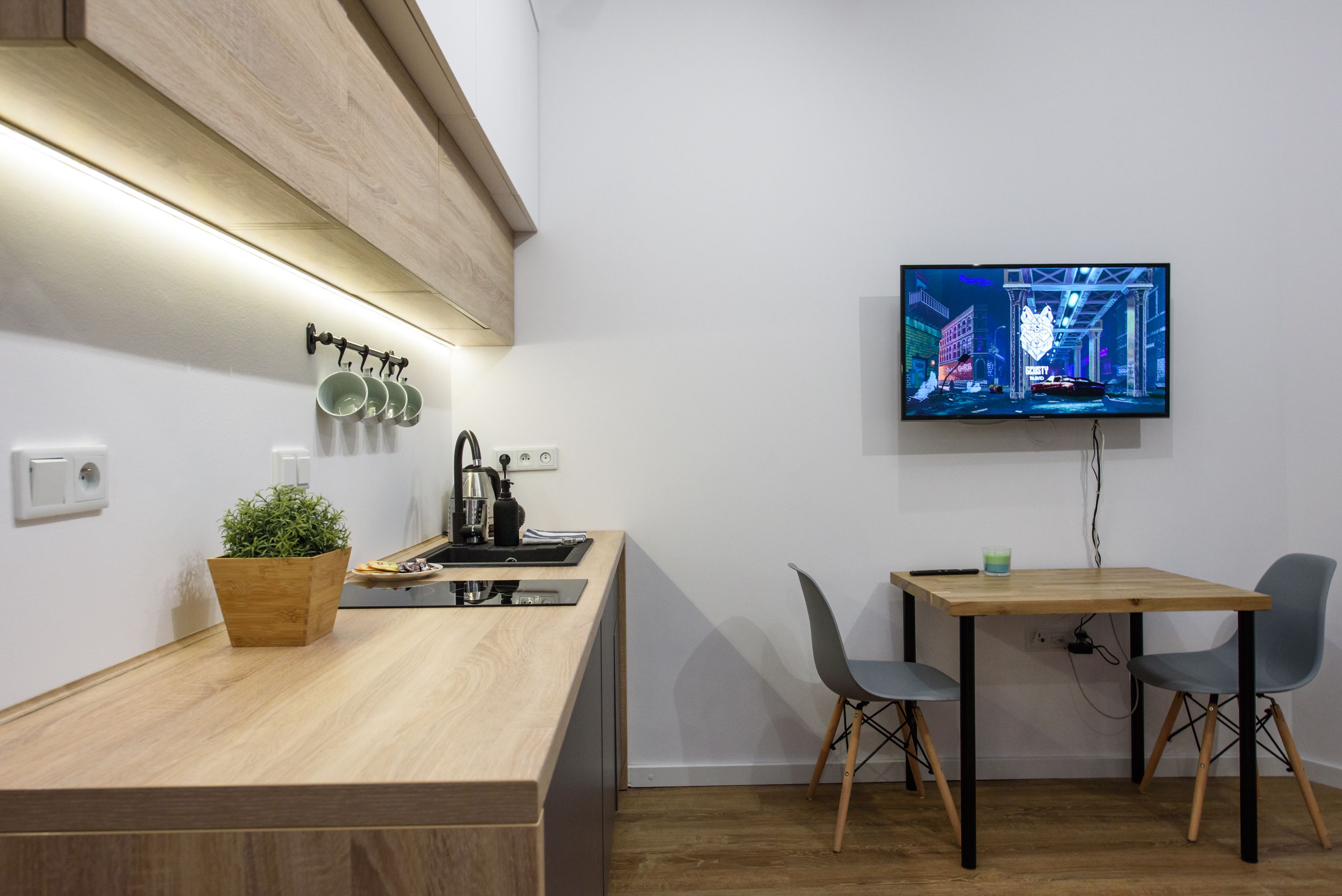 design studio suite, 1 queen bed, non smoking | private kitchenette | fridge, stovetop, electric kettle, cookware/dishes/utensils