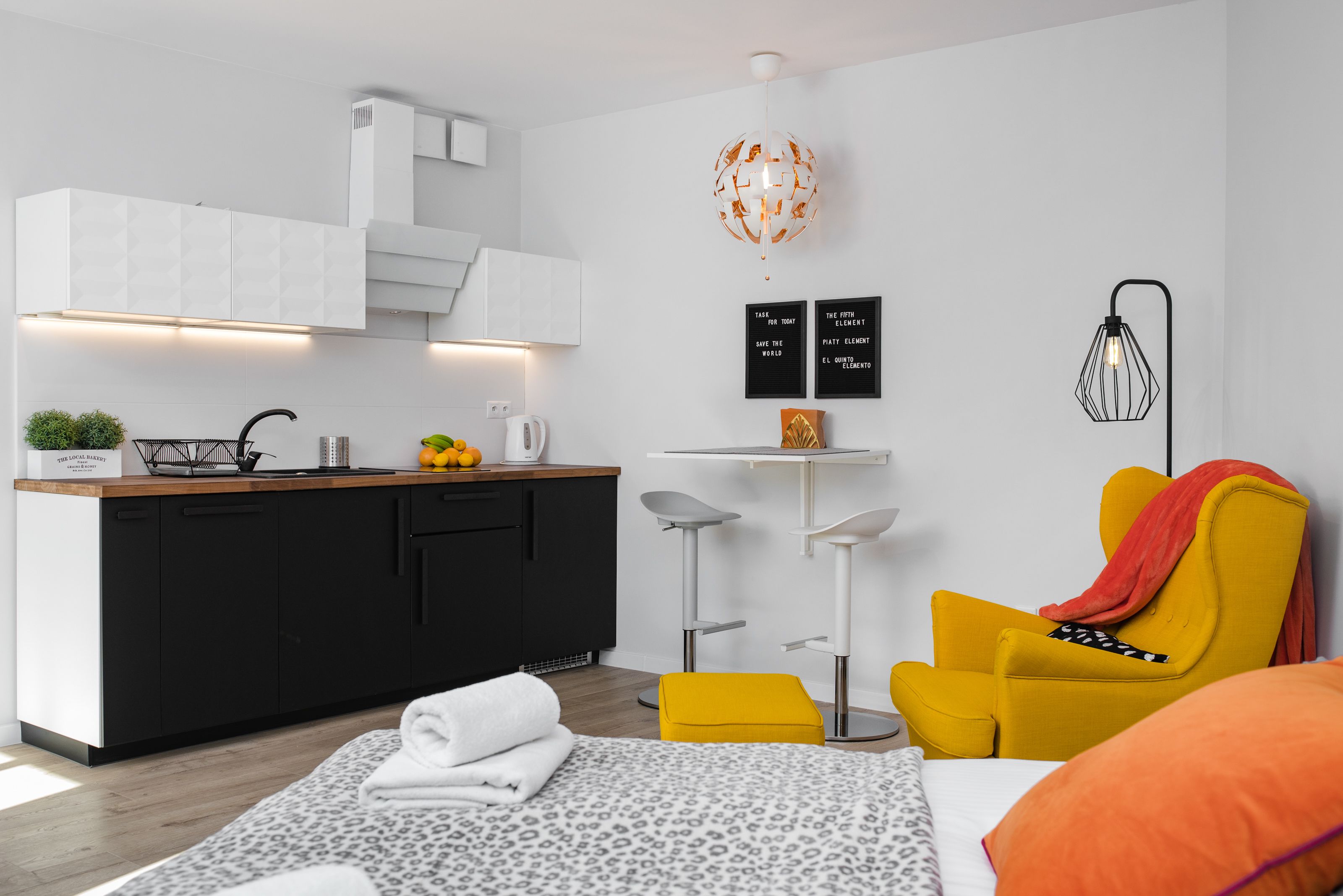 design studio suite, 1 queen bed, non smoking | private kitchen | fridge, stovetop, electric kettle, cookware/dishes/utensils