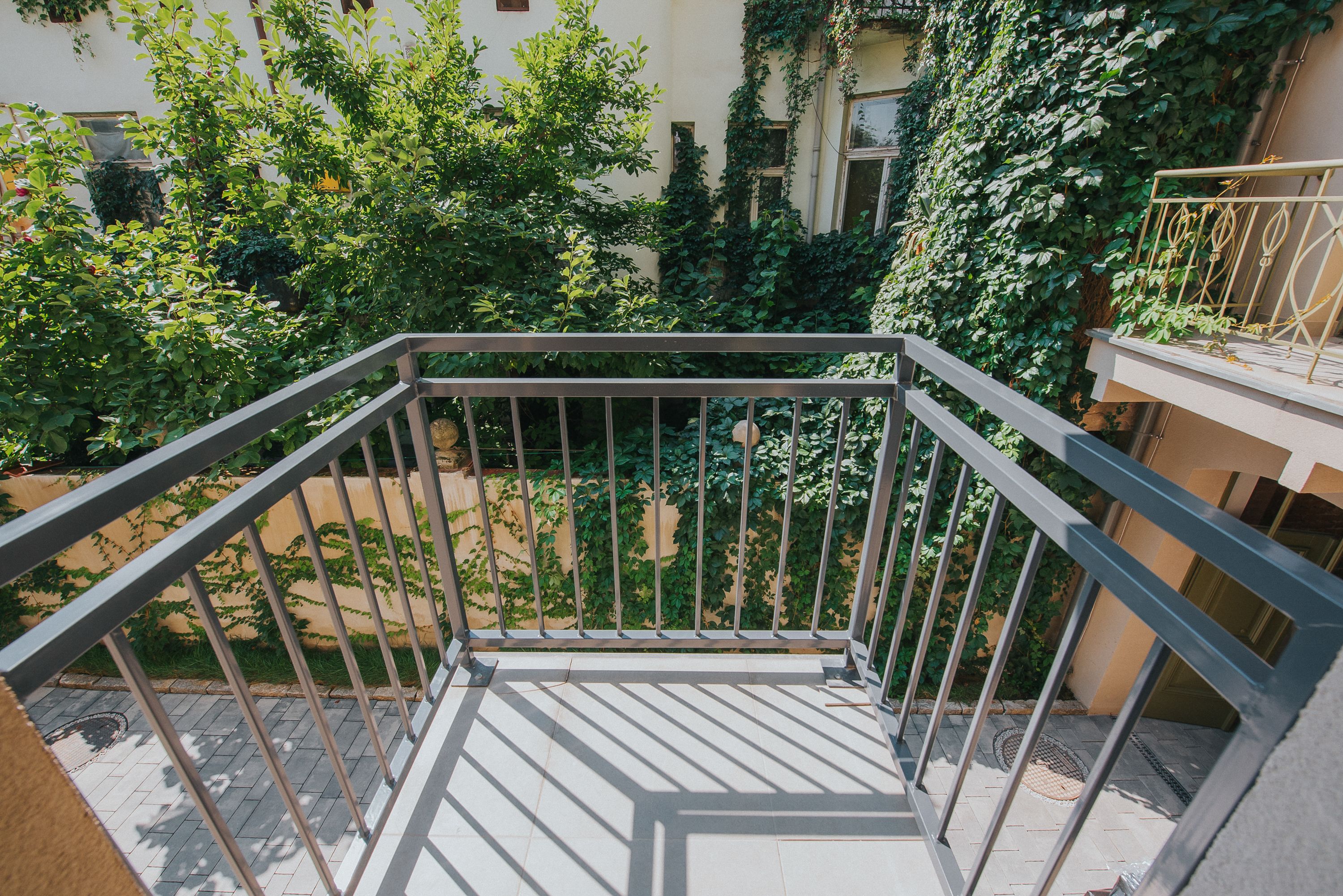 deluxe apartment, 1 bedroom, non smoking | individually decorated, individually furnished, iron/ironing board