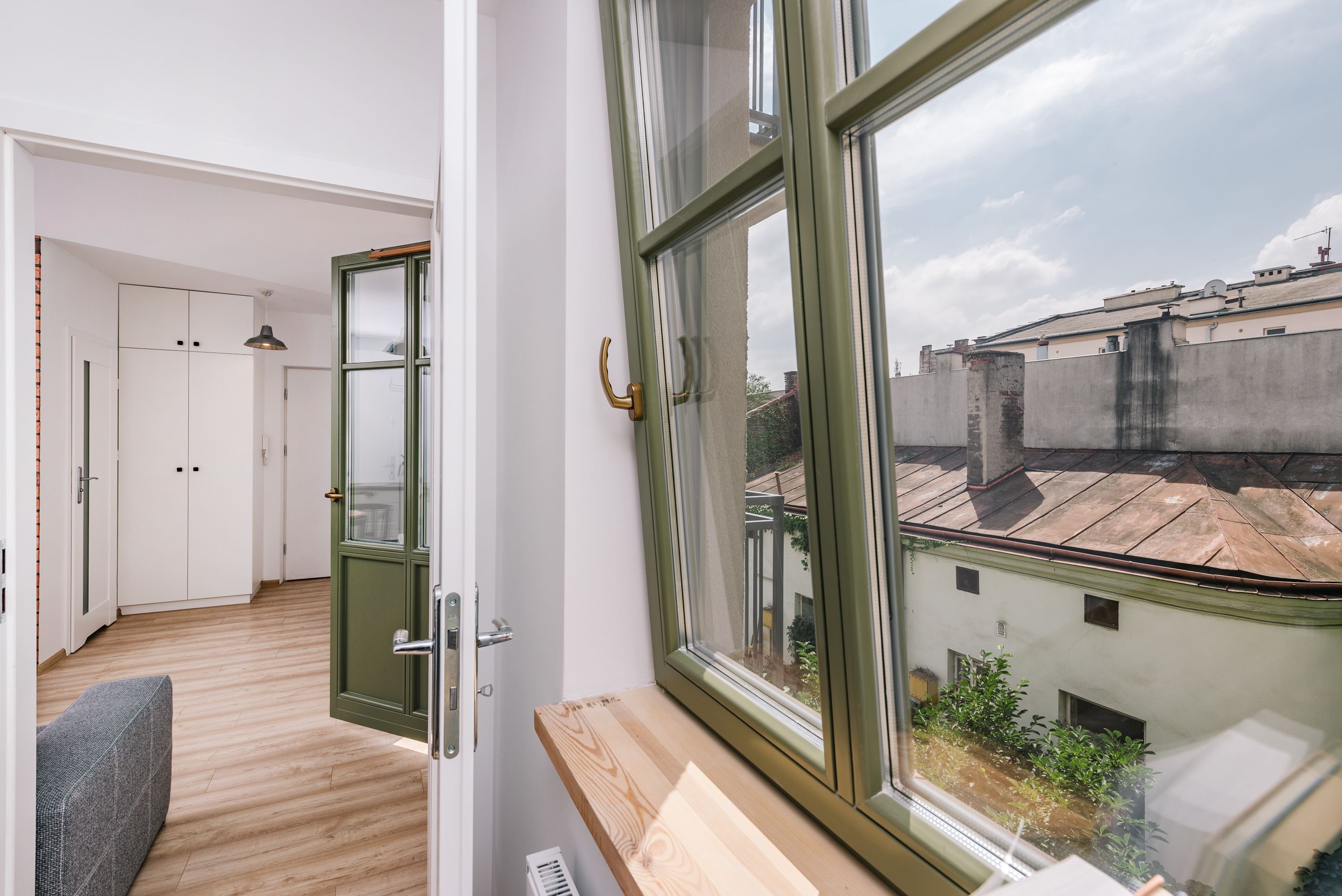 deluxe apartment, 1 bedroom, non smoking | individually decorated, individually furnished, iron/ironing board