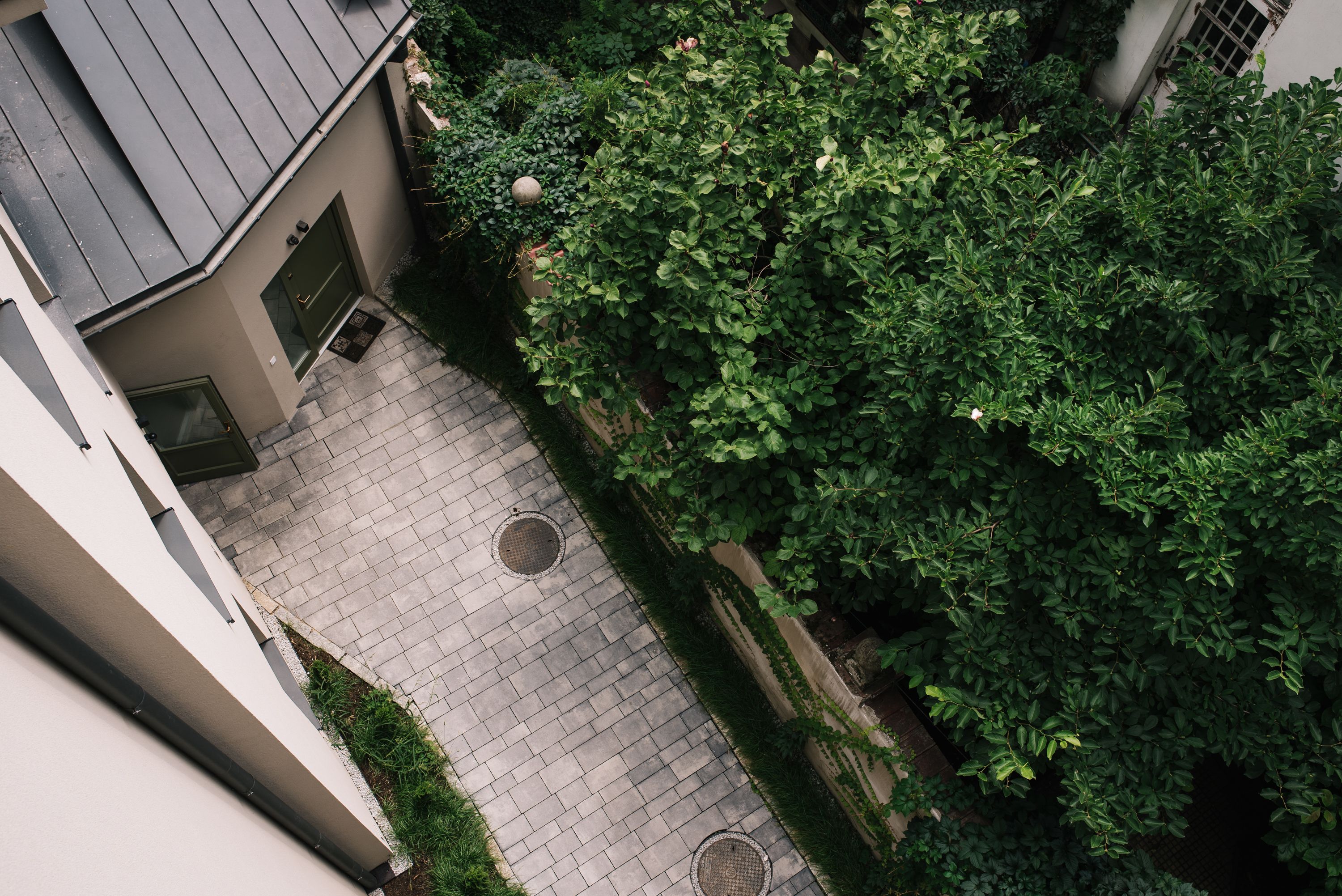 deluxe apartment, 1 bedroom, non smoking | individually decorated, individually furnished, iron/ironing board