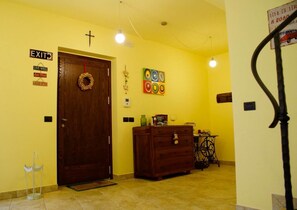 Interior entrance - La Merlana (Morrovalle)