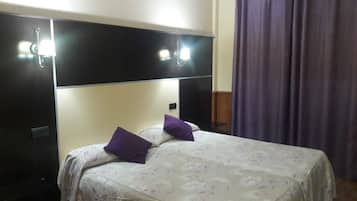 Habitación con 1 cama matrimonial o 2 individuales | Sábanas de algodón egipcio, ropa de cama de alta calidad y edredón