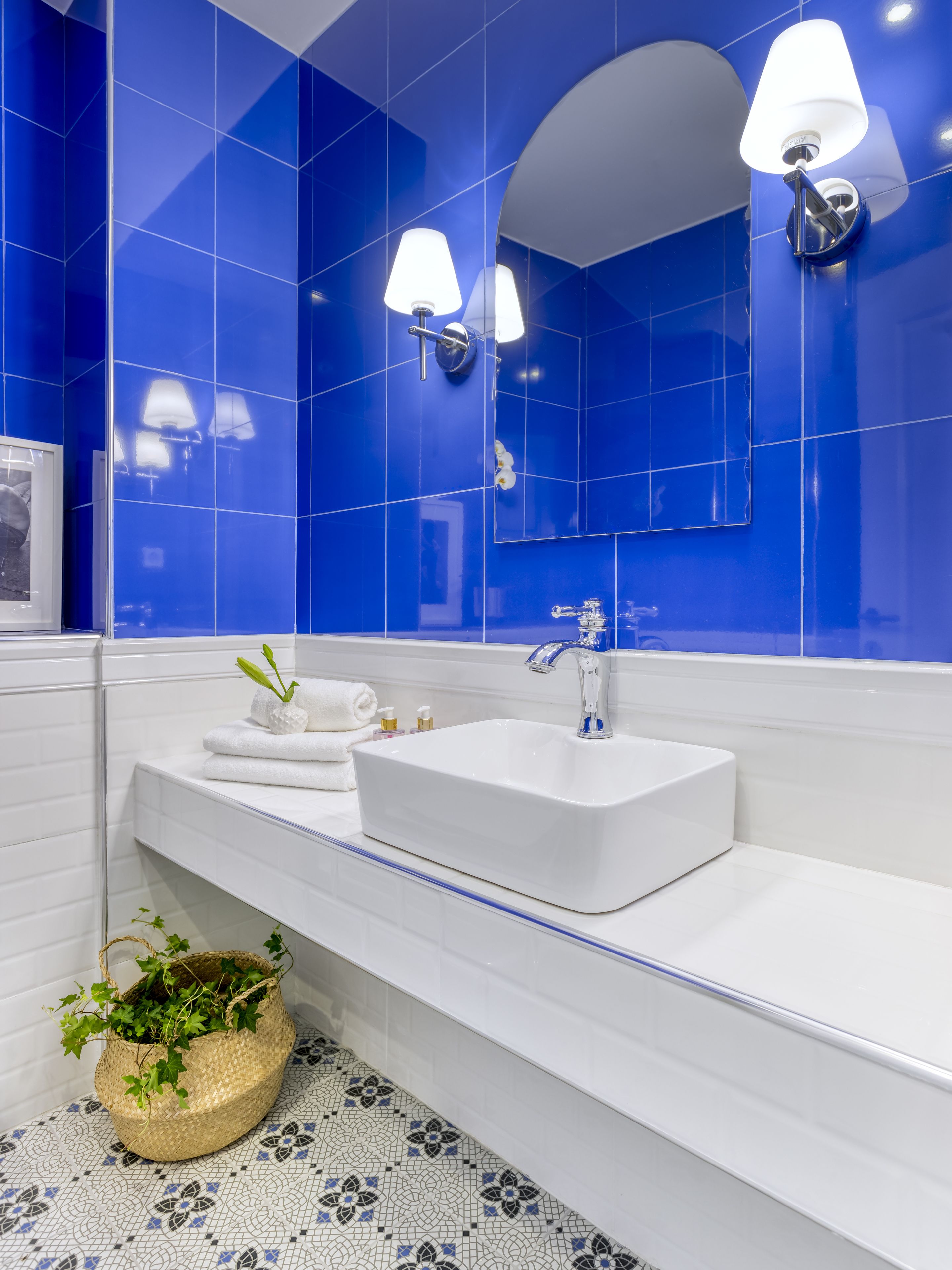 shower, hydromassage showerhead, designer toiletries, hair dryer