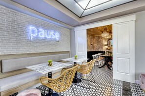 Svédasztalos reggeli mindennap (fejenként EUR 15 áron)