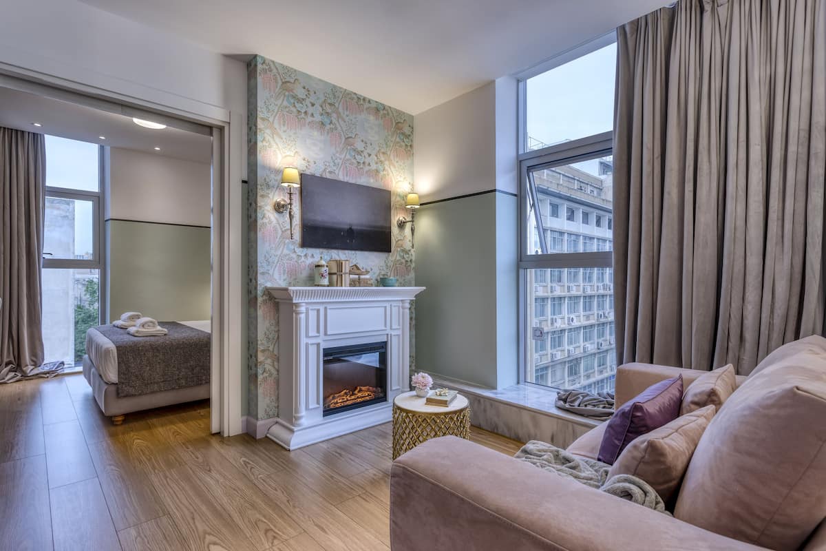 superior suite | living area