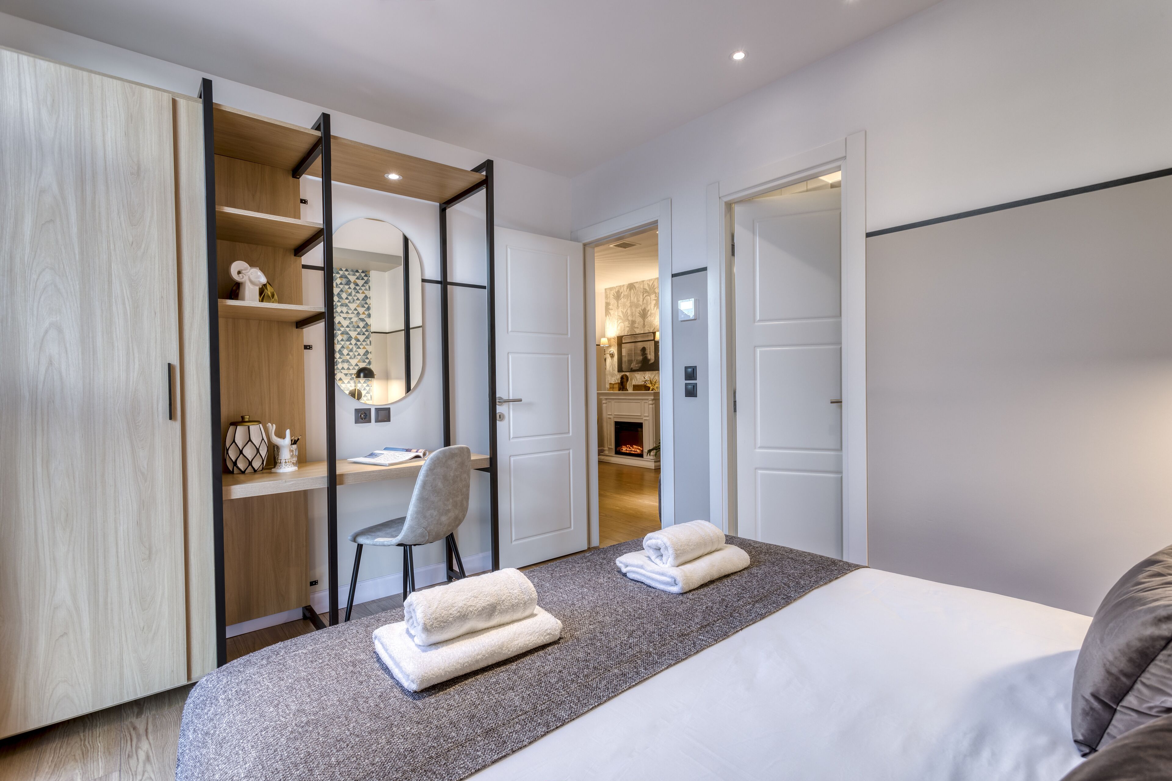 premium bedding, tempur-pedic beds, in-room safe, blackout curtains