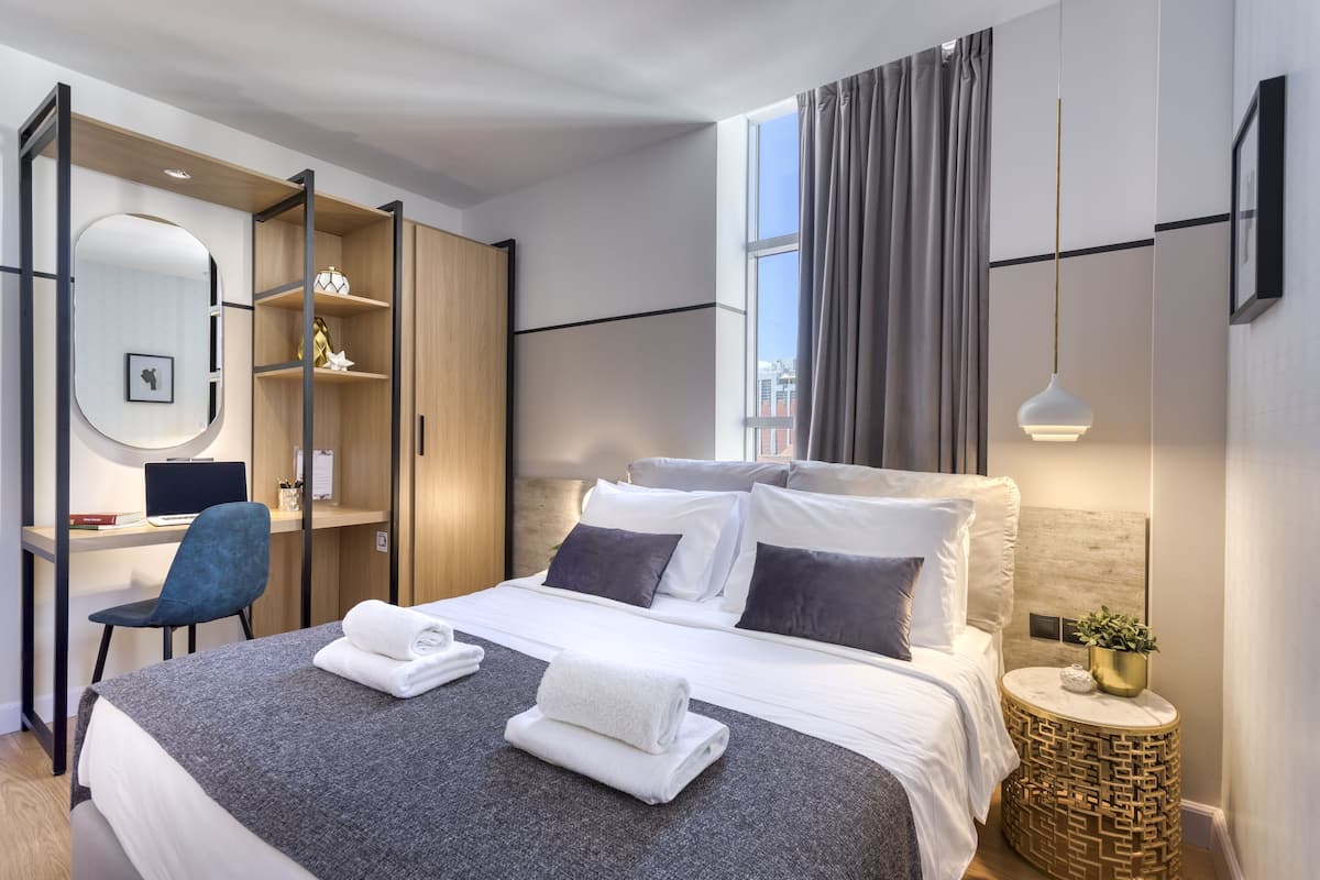 deluxe suite | premium bedding, tempur-pedic beds, in-room safe, blackout curtains