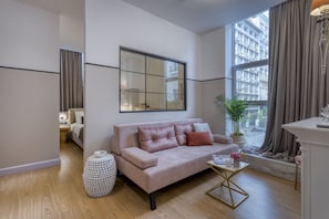 Superior Suite | Living area