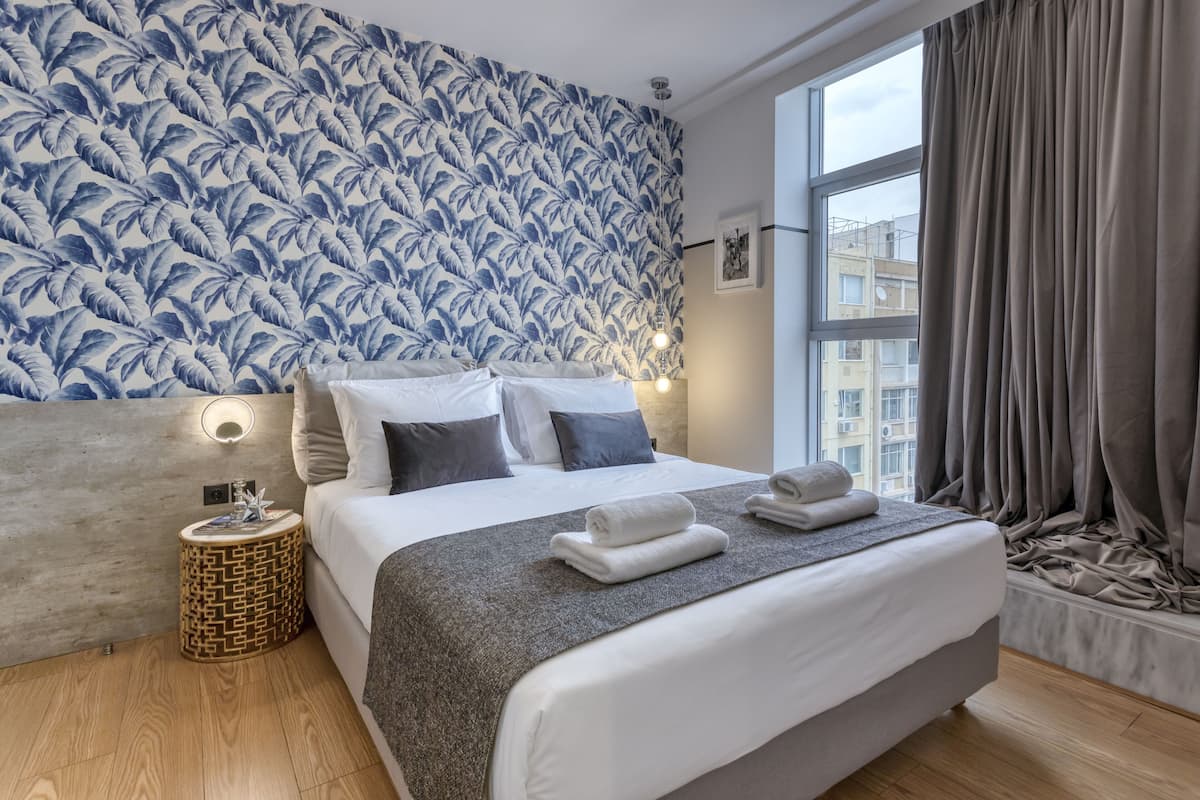 Budget Double Room | Bộ đồ giường cao cấp, nệm Tempur-Pedic, két bảo mật tại phòng 