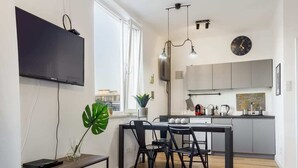 Comfort studio suite, 1 tweepersoonsbed met slaapbank, uitzicht op stad