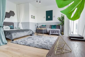 Suite Studio Confort, 1 lit double et 1 canapé-lit, vue ville | 1 chambre, literie hypoallergénique, décoration personnalisée