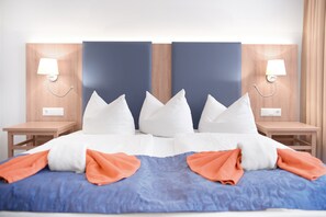 Escritorio y ropa de cama 