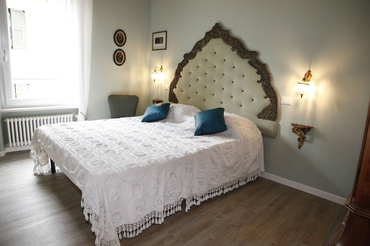 Habitación doble Confort, 1 cama Queen size, para no fumadores | Ropa de cama hipoalergénica, edredón y camas con efecto memoria