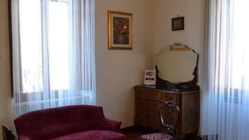 Schreibtisch, schallisolierte Zimmer, kostenloses WLAN, Bettwäsche