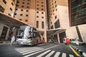 市街地へのシャトル サービス