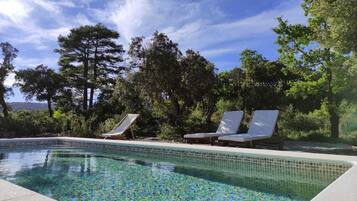 Outdoor pool, sun loungers