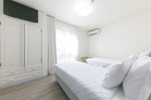 Twin Room | Free cribs/infant beds, free WiFi - D' El Rei B&B (Matosinhos)