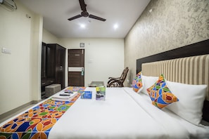 Desk, soundproofing, rollaway beds, free WiFi