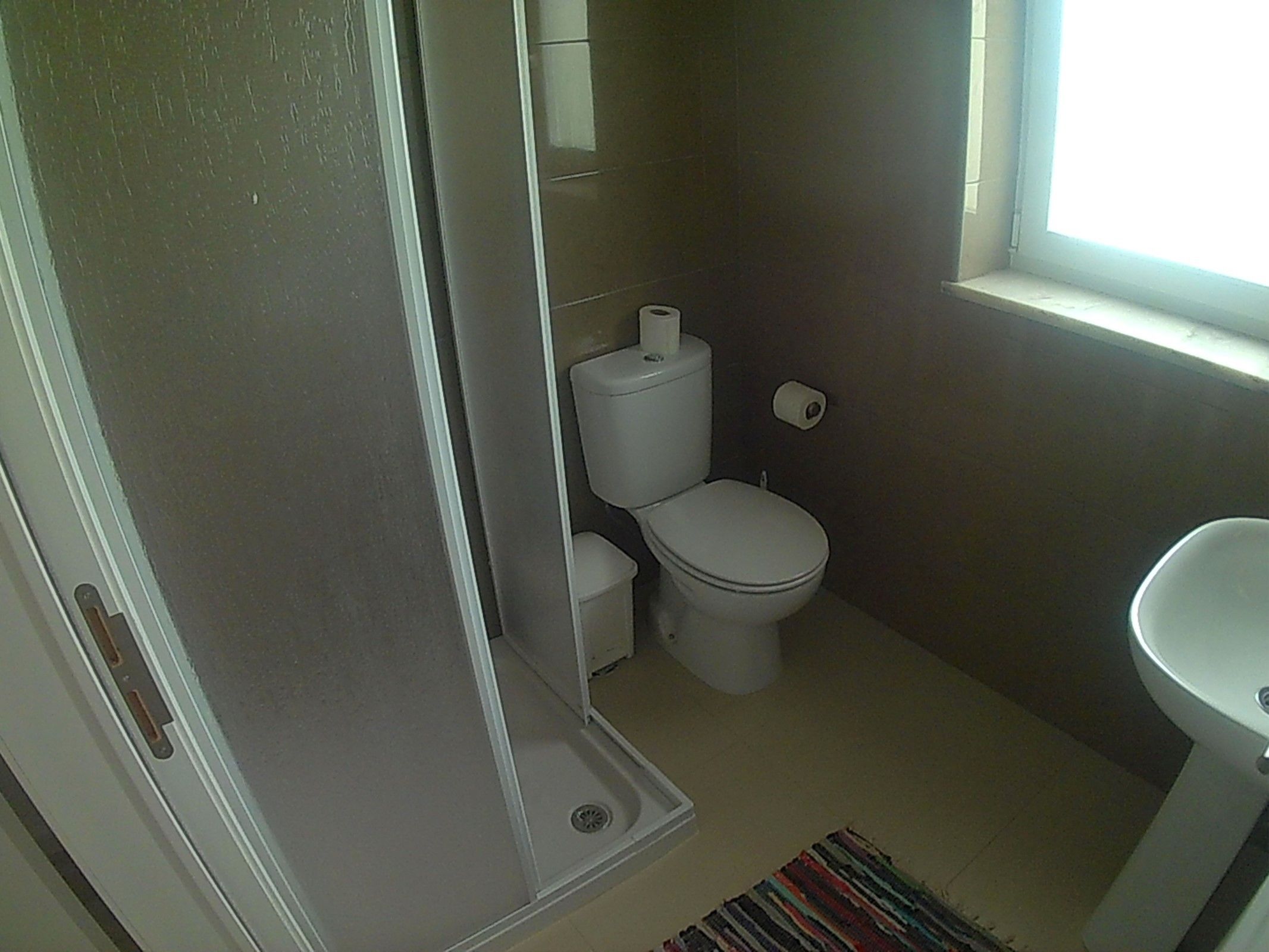 triple room | bathroom | free toiletries, hair dryer, towels