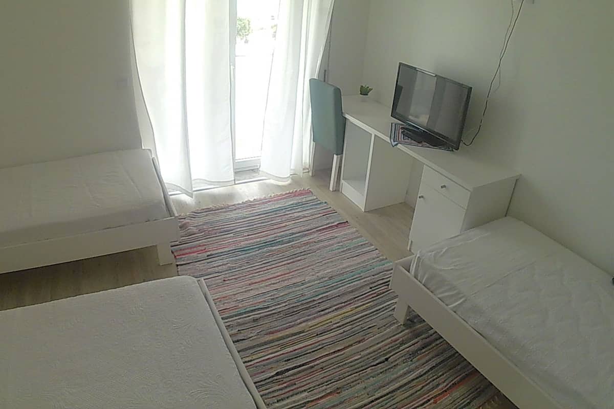 Triple Room | In-room safe, soundproofing, cribs (free), rollaway beds (surcharge)