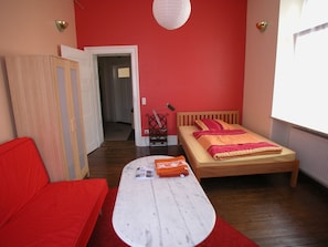 Double Room, 1 Double Bed, Non Smoking | Living room | Flat-screen TV