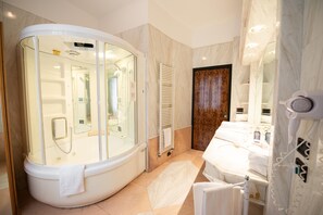 Family Room, Hot Tub (private entrance) | Private spa tub - B&B Family First (Capriate San Gervasio)