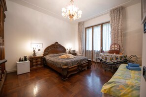 Luxury Suite, Jetted Tub (private entrance) | 1 bedroom, minibar, in-room safe, individually decorated