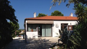 A house with a tiled roof, a stone-paved entrance, and a patio with outdoor furniture. - Chambres d'hôtes Rêv'de Thau (Balaruc-les-Bains)