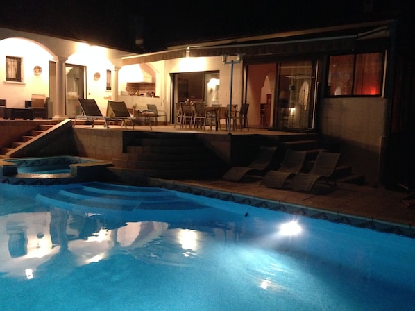 Seasonal outdoor pool, open 8:00 AM to 8:00 PM, pool umbrellas